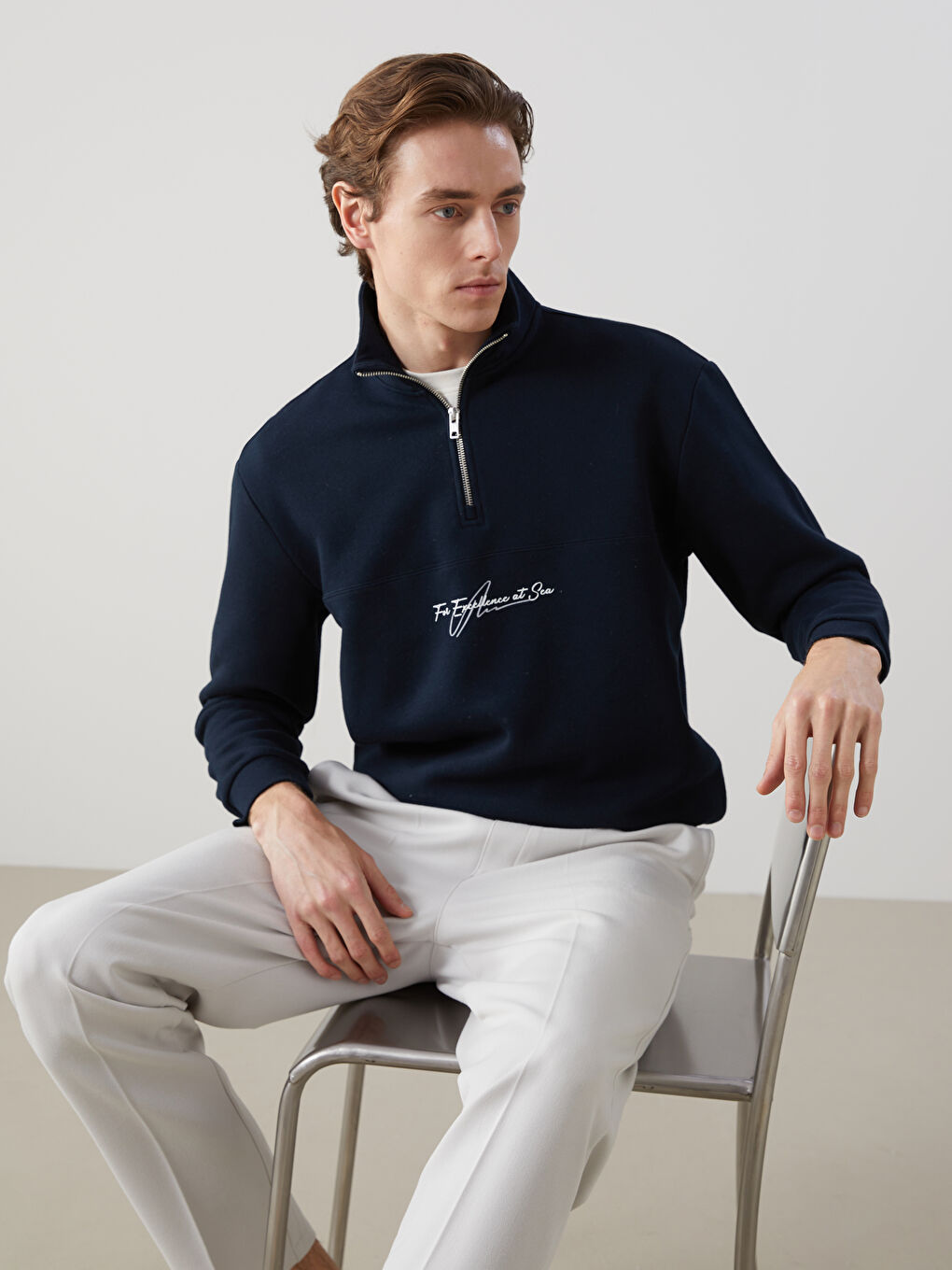 LCW Vision Lacivert Dik Yaka Uzun Kollu Baskılı Erkek Sweatshirt