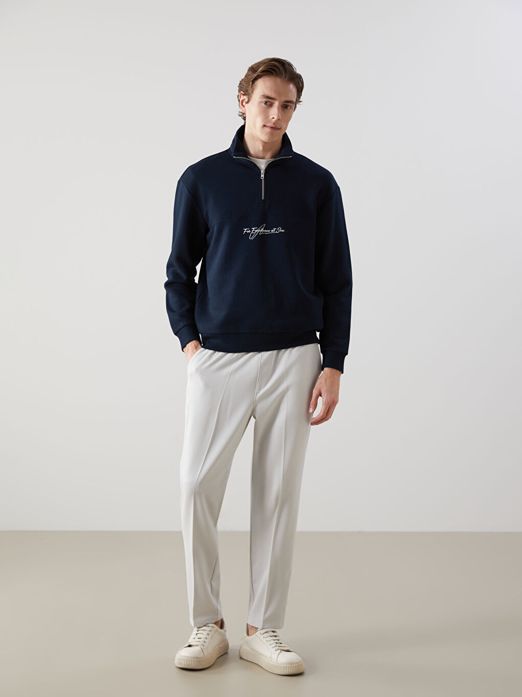 LCW Vision Lacivert Dik Yaka Uzun Kollu Baskılı Erkek Sweatshirt - 1