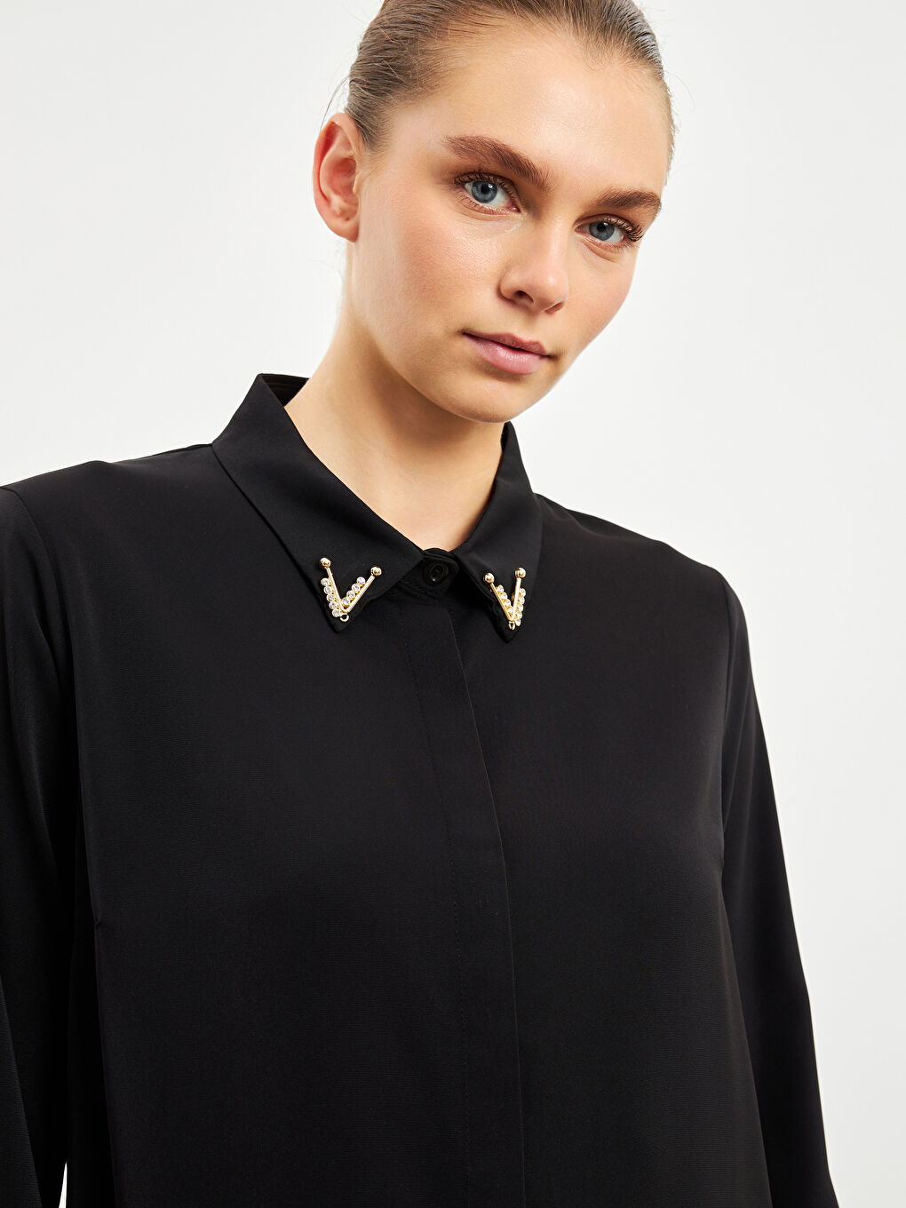 Brooch Detailed Women's Shirt
