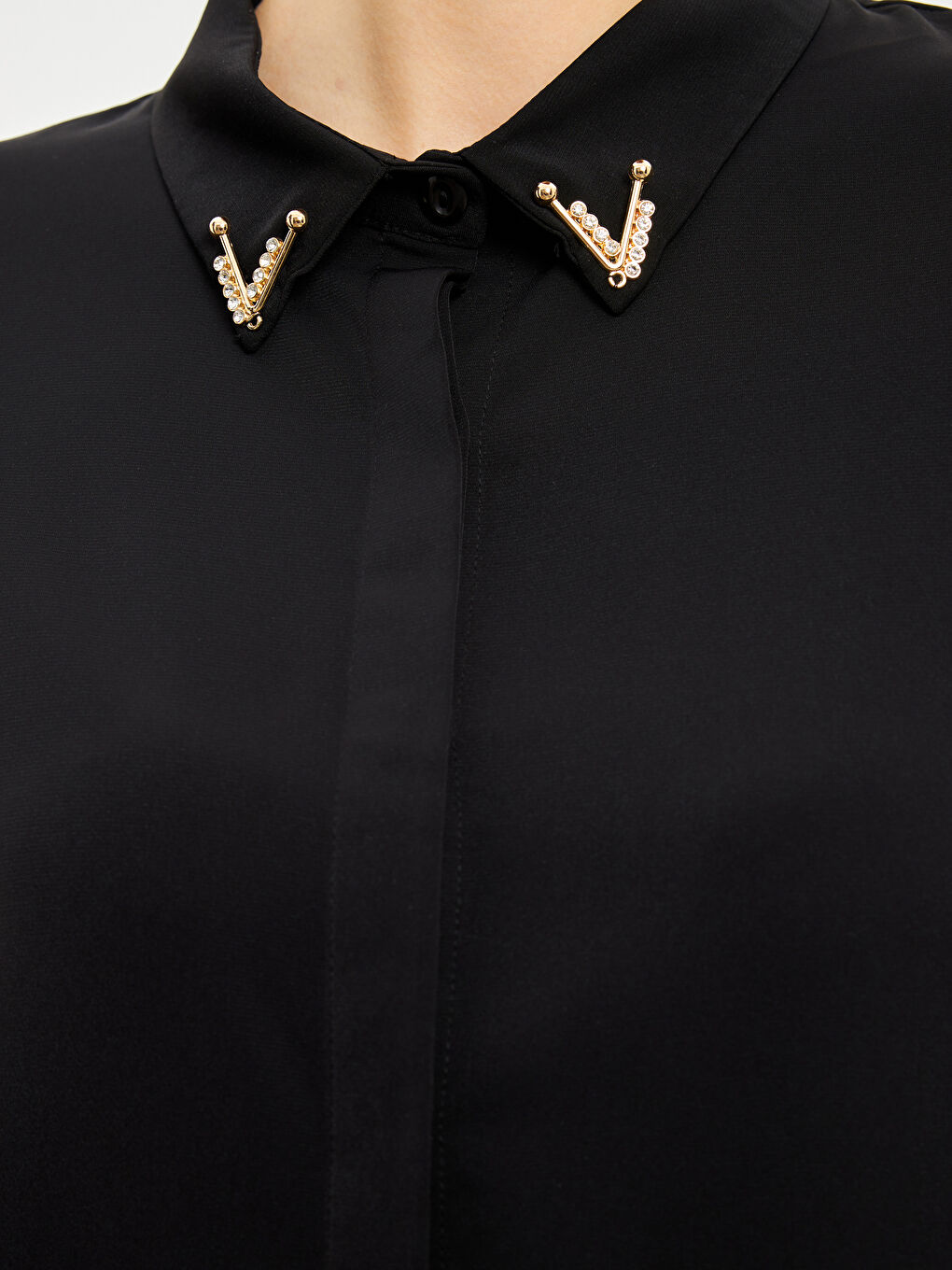 Brooch Detailed Women's Shirt-2