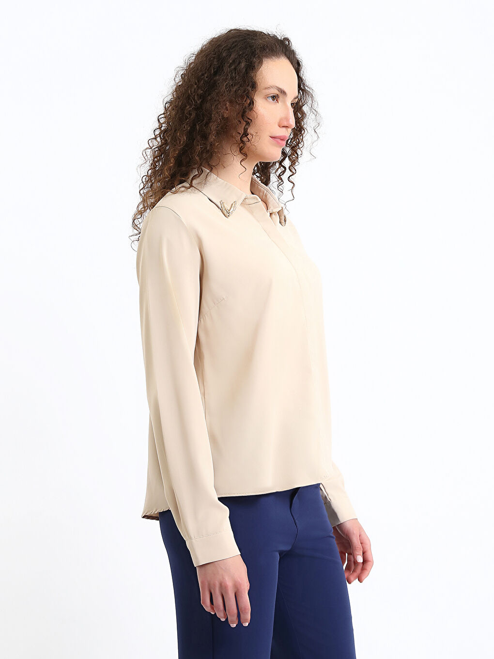 Brooch Detailed Women's Shirt-3