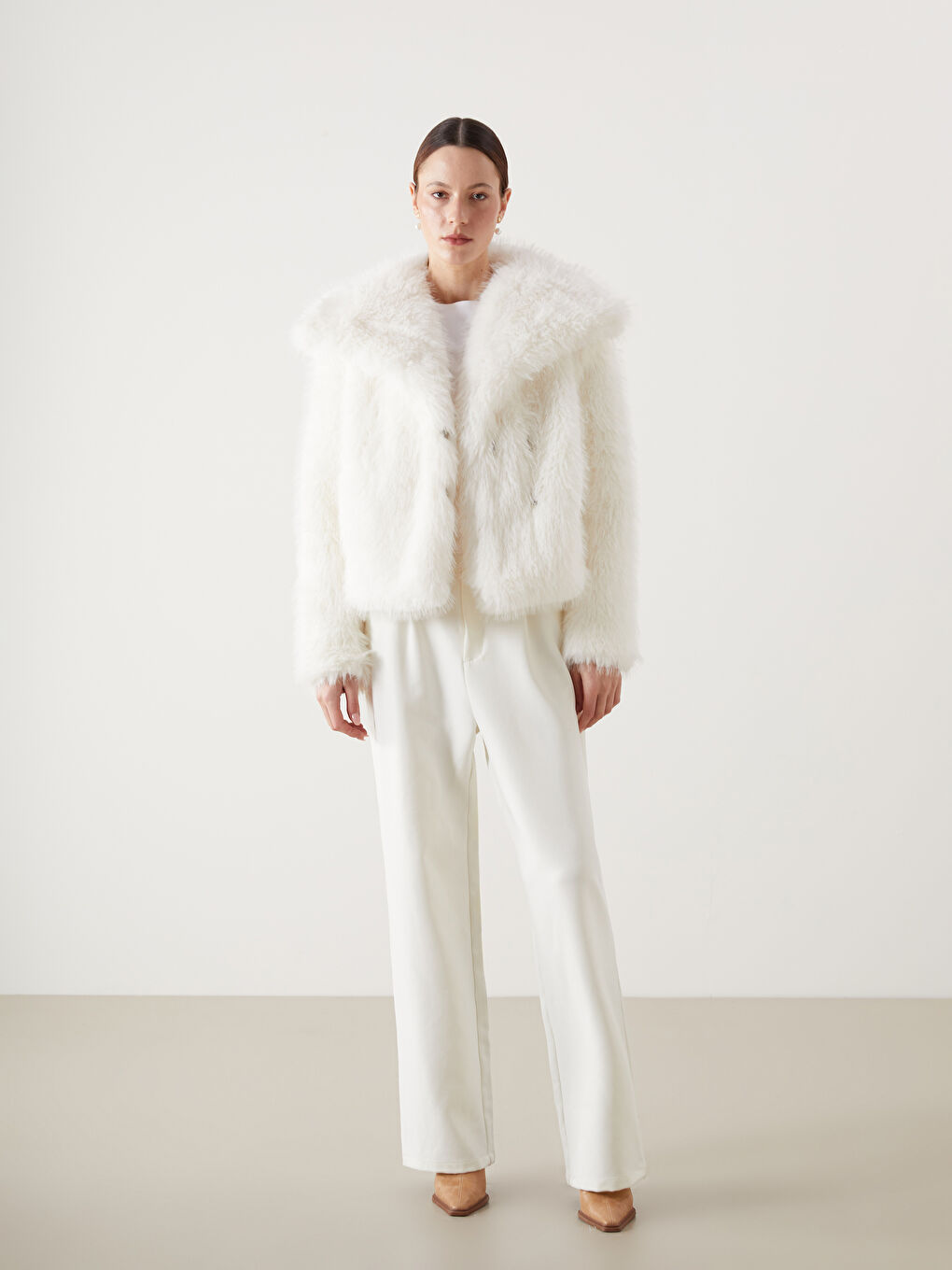 Bej Ceket Yaka Oversize Kadın Kürk Mont-1