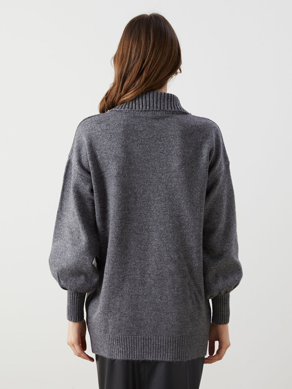 Gri Polo Yaka Boncuk Detaylı Kadın Triko Tunik-3