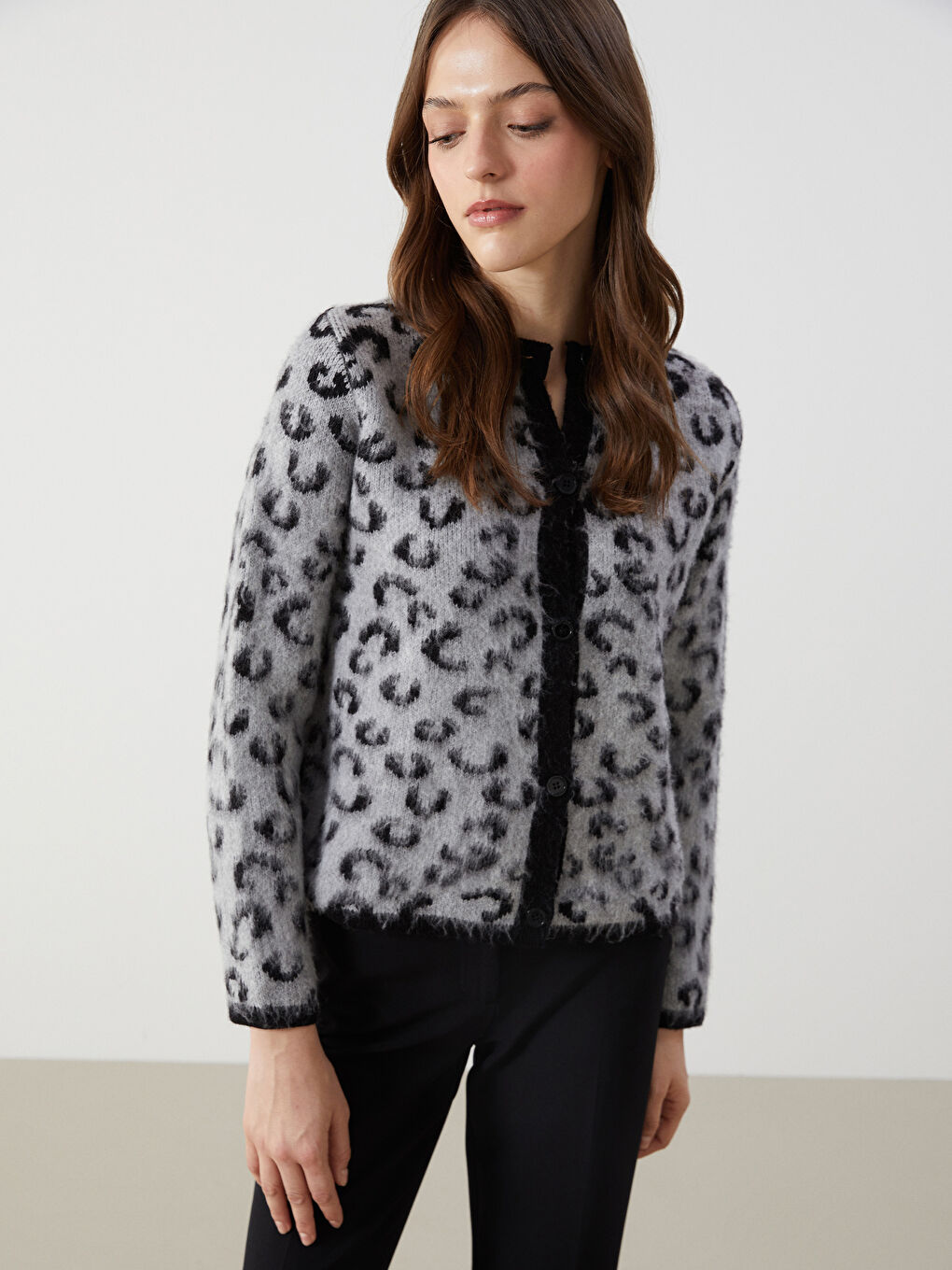LCW Modest Crew Neck Leopard Print Women's Knitwear Cardigan -W4M400Z8-MKJ