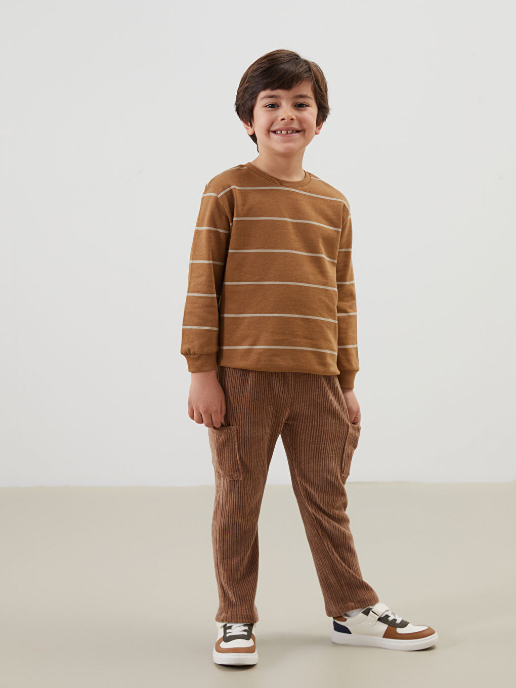 Kahverengi Beli Lastikli Kadife Erkek Çocuk Pantolon-1