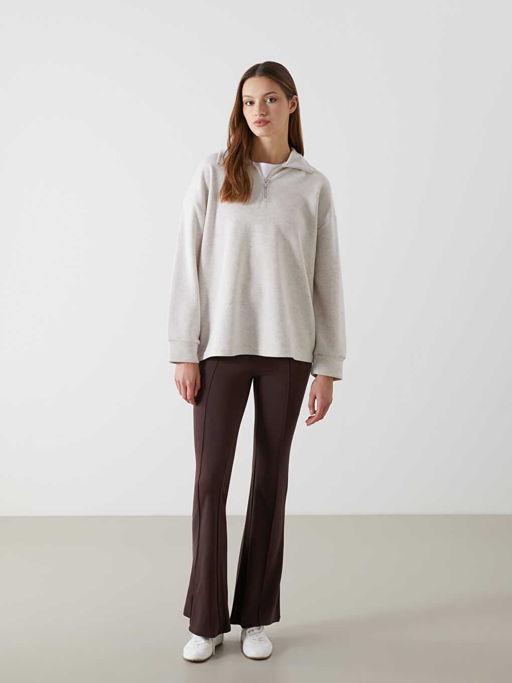 LCW Comfort Bej Dik Yaka Kadın Sweatshirt - 1