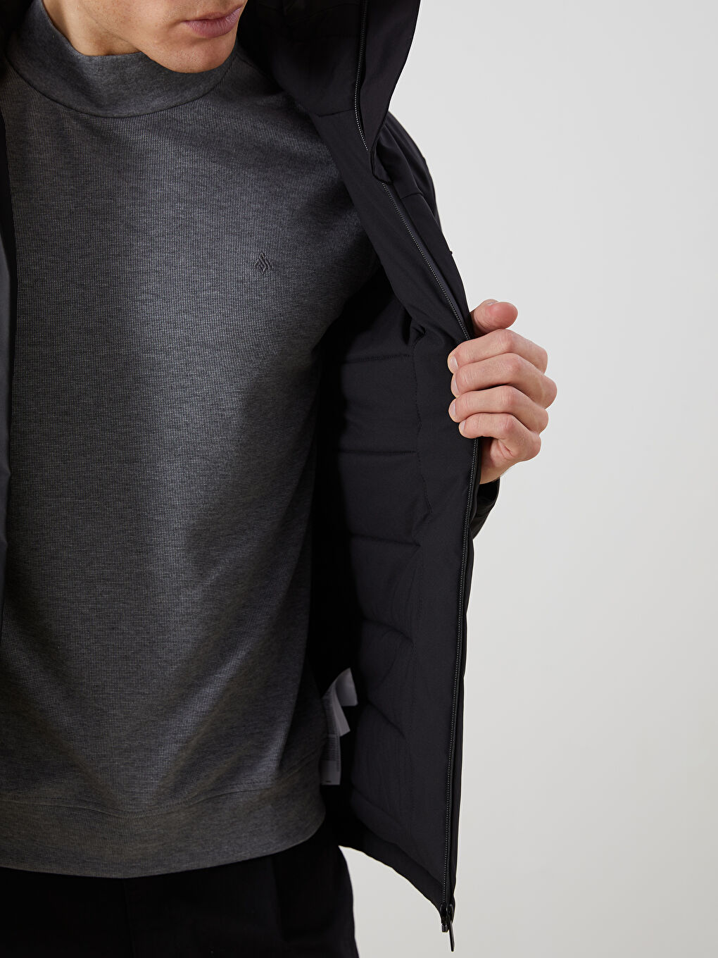 Siyah Standart Kalıp Kapüşonlu Erkek Mont-4