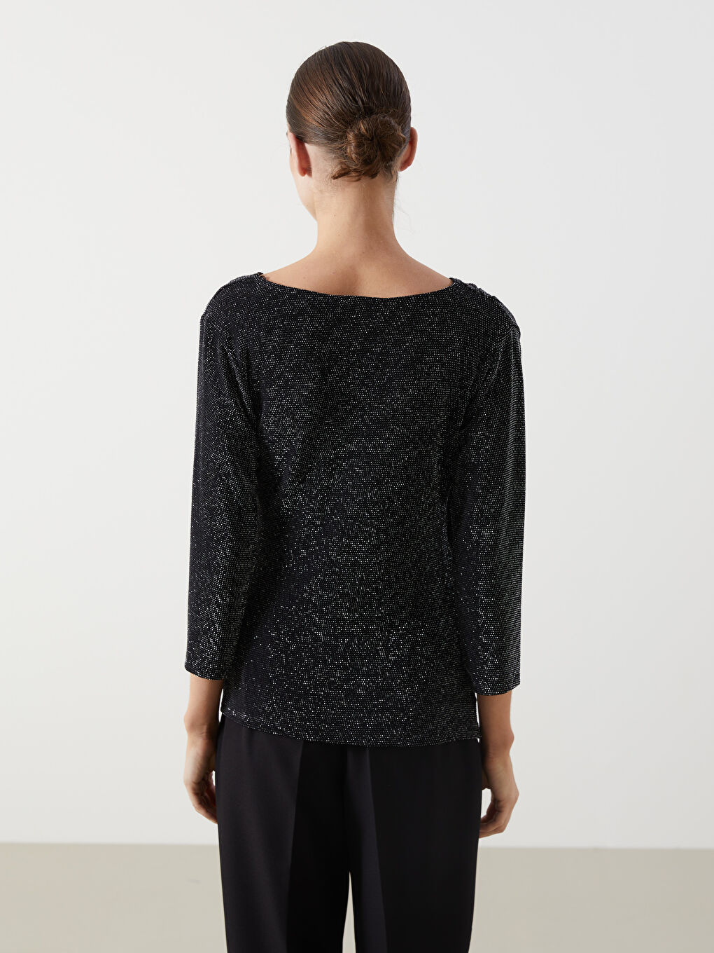 Siyah Kruvaze Yaka Parlak Görünümlü Bluz-3