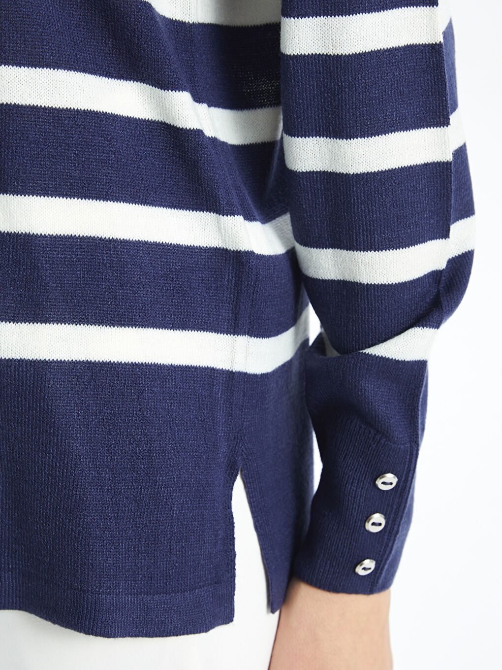 Crew Neck Striped Women's Knitwear Sweater-3