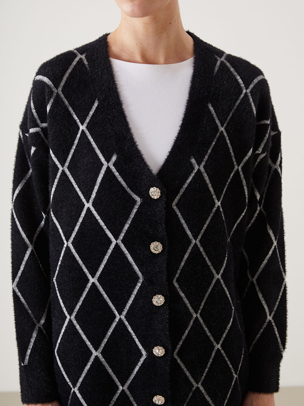 Siyah V Yaka Baklava Desenli Kadın Triko Hırka-2