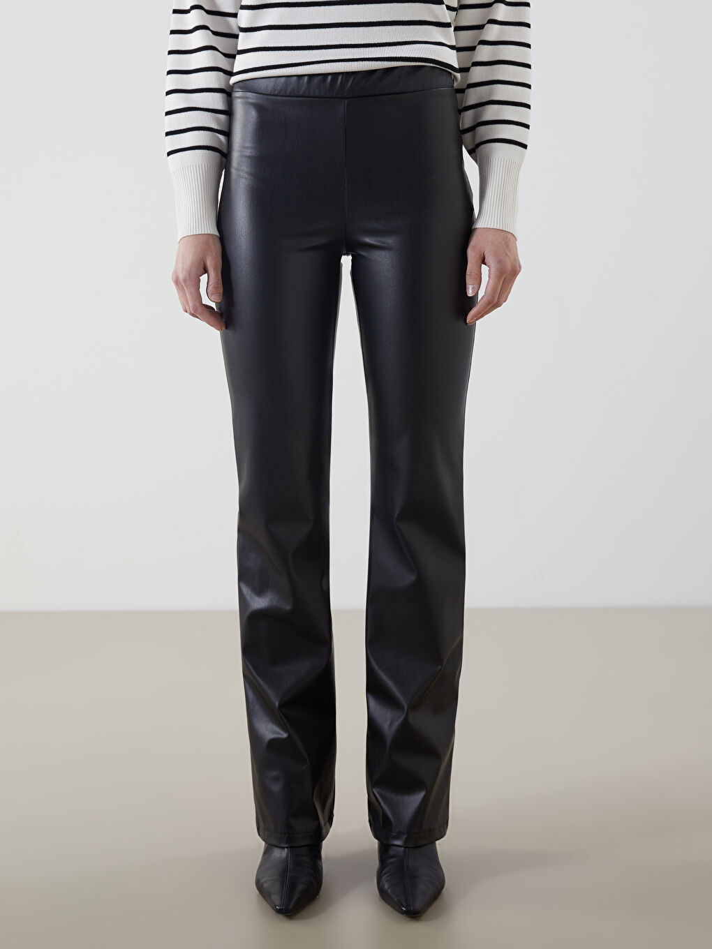 Siyah Beli Lastikli Deri Görünümlü Kadın Tayt Pantolon-1