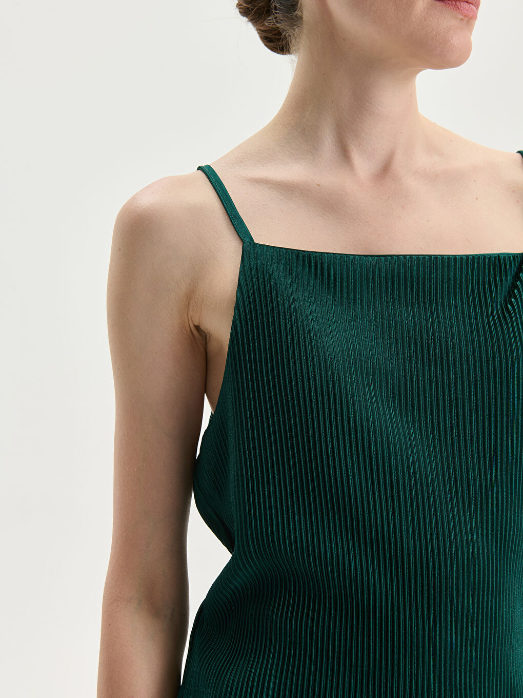 بلوزة لامعة بحمّالات بياقة مربعة للسيدات-2