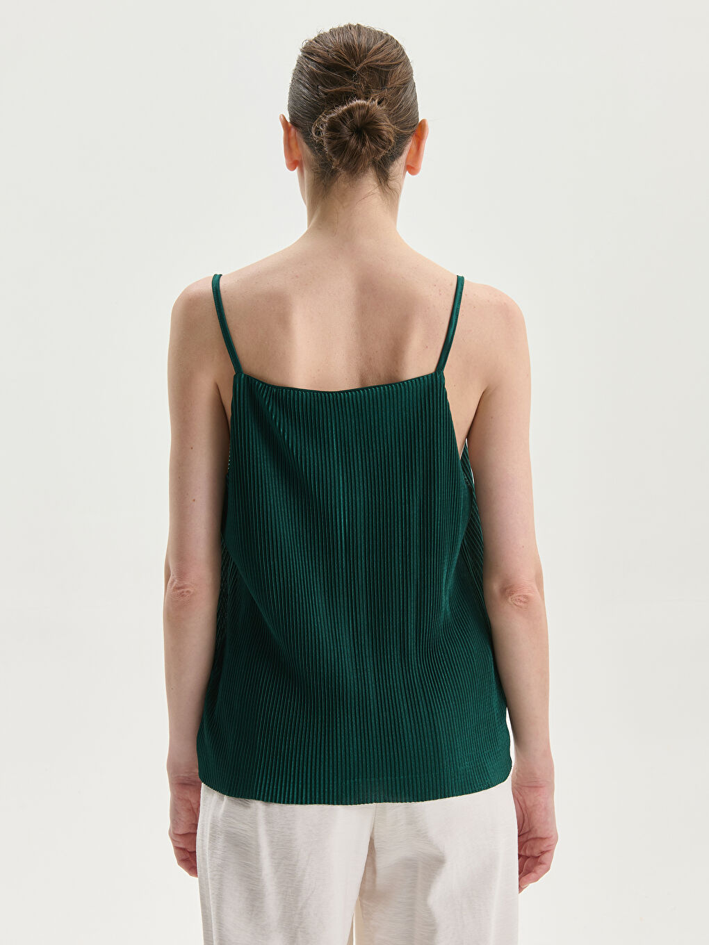 بلوزة لامعة بحمّالات بياقة مربعة للسيدات-3