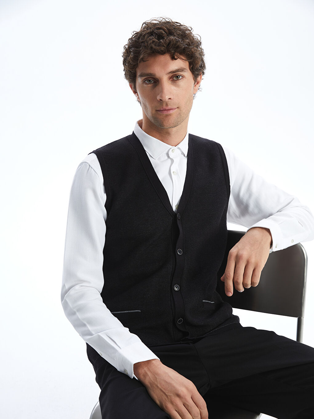 Siyah Standart Kalıp V Yaka Erkek Triko Yelek