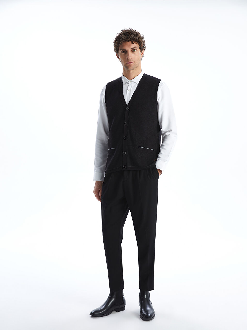 Siyah Standart Kalıp V Yaka Erkek Triko Yelek-1