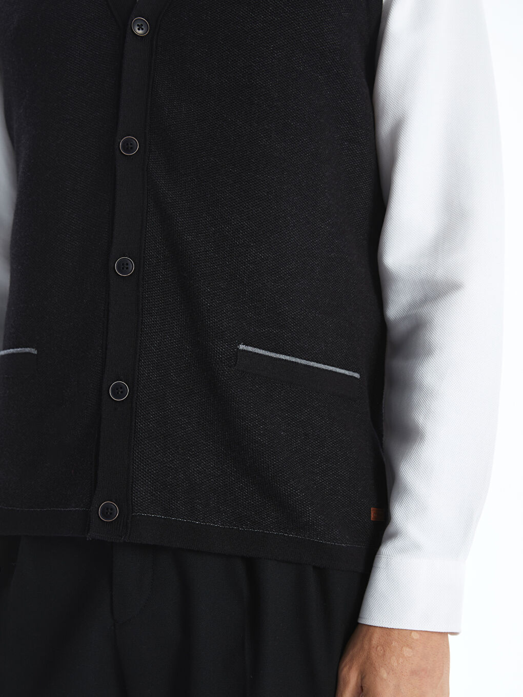 Siyah Standart Kalıp V Yaka Erkek Triko Yelek-2