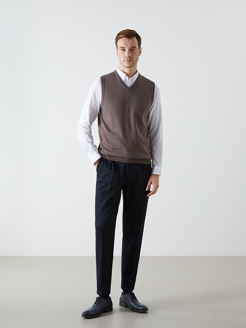 Kahverengi Standart Kalıp V Yaka Erkek Triko Süveter-1