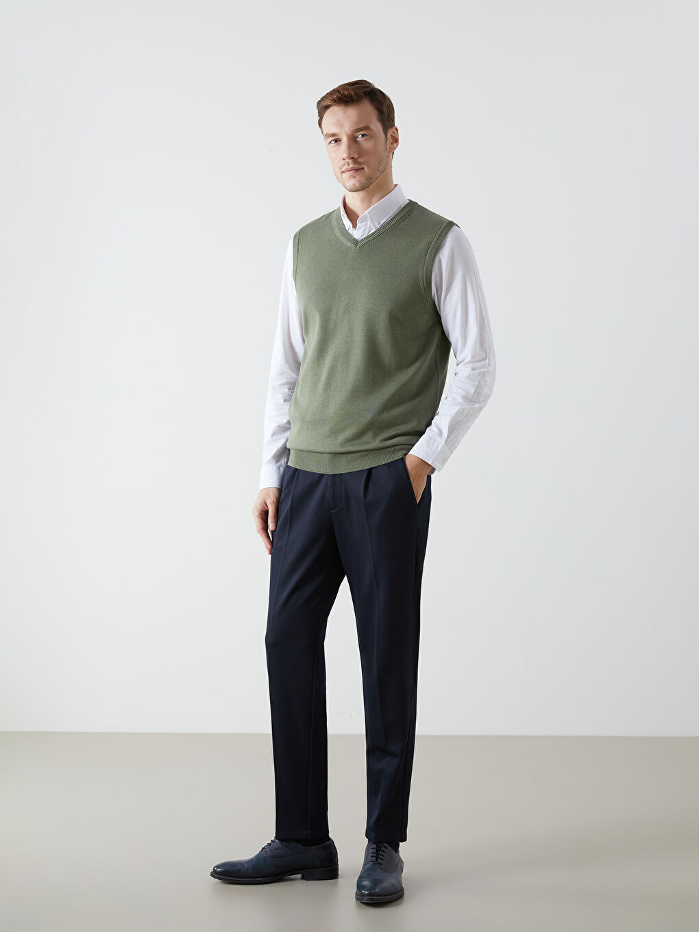 Yeşil Standart Kalıp V Yaka Erkek Triko Süveter-1