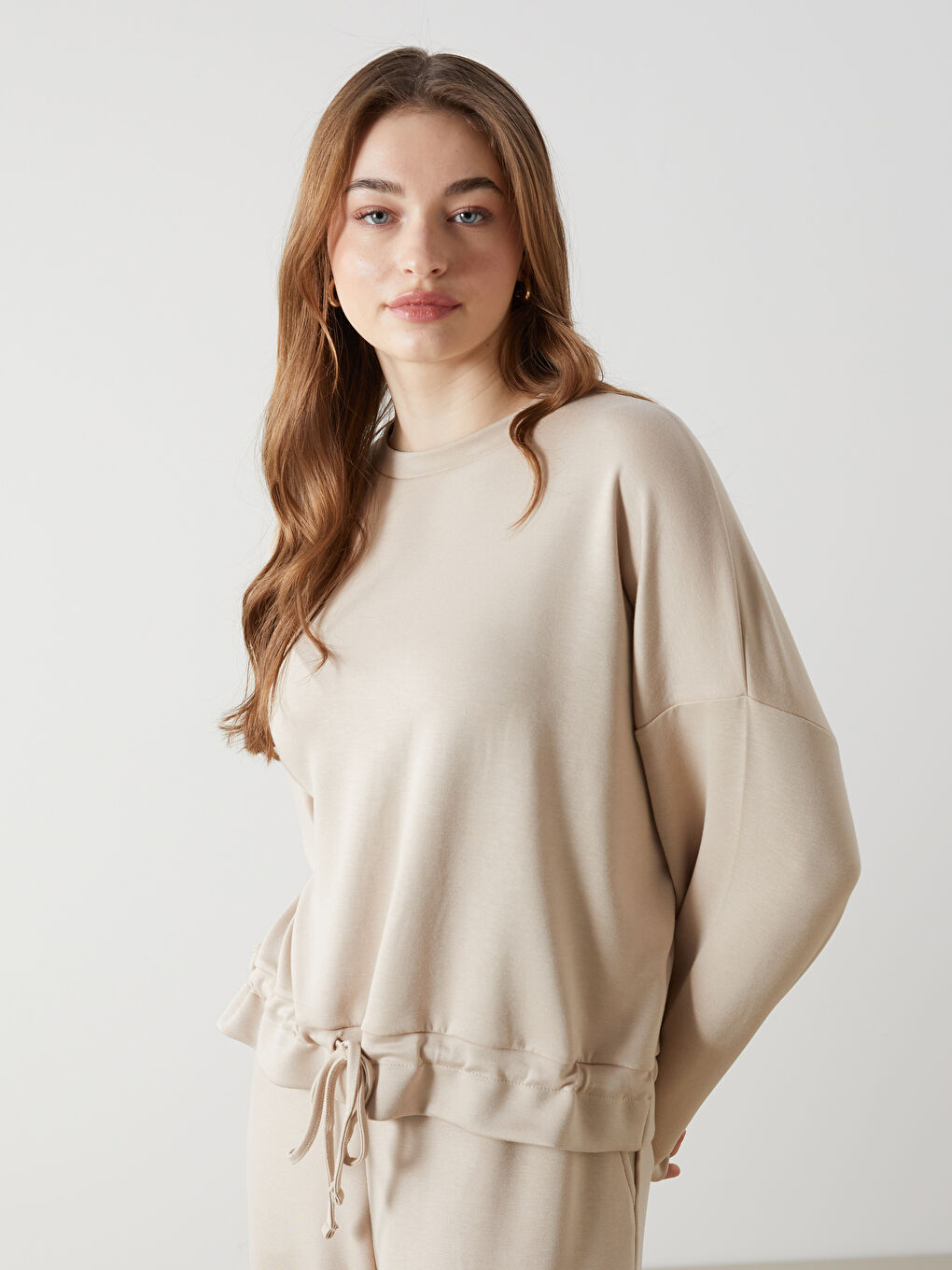 Ekru Bisiklet Yaka Kadın Sweatshirt