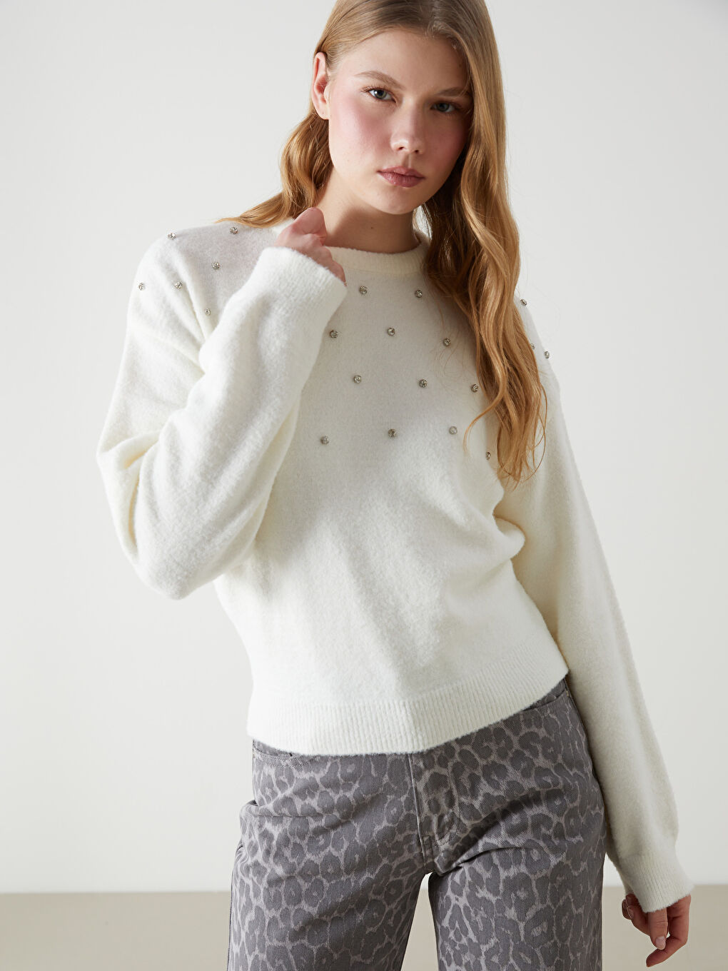 XSIDE Crew Neck Rhinestone Embellished Women's Knit Sweater -W4M721Z8-R9J