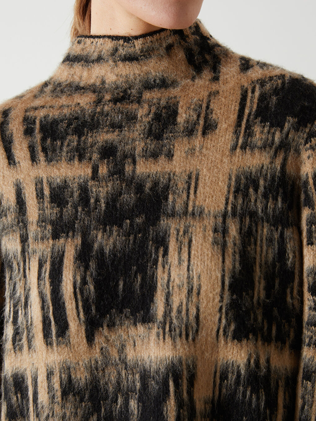 Kahverengi Dik Yaka Desenli Kadın Triko Kazak-2