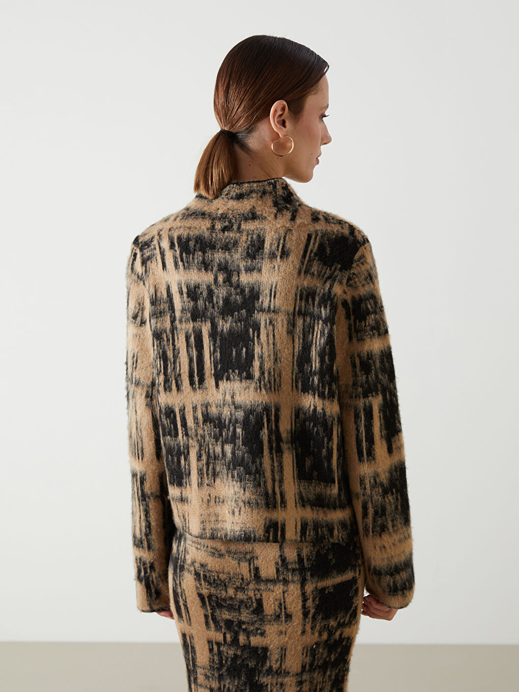 Kahverengi Dik Yaka Desenli Kadın Triko Kazak-3