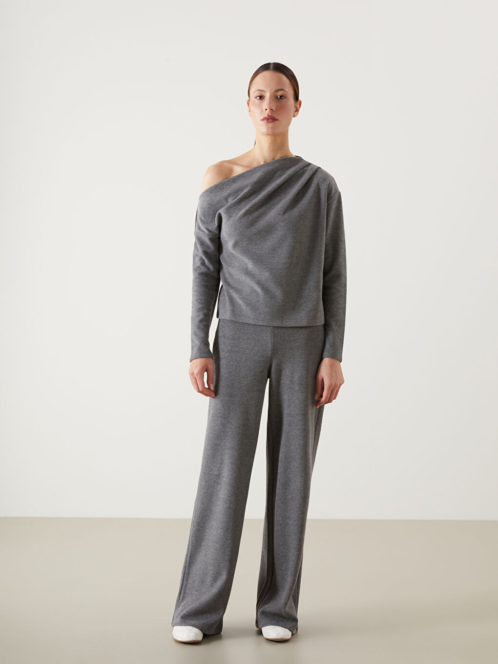 Gri Kayık Yaka Kadın Bluz-1