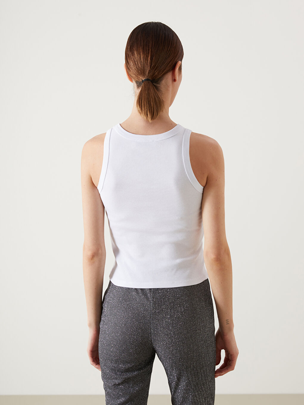 Beyaz Bisiklet Yaka Parlak Taşlı Kadın Atlet-3