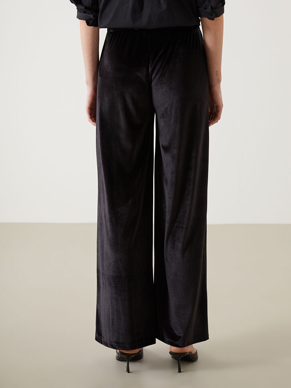 Siyah Beli Lastikli Kadife Kadın Pantolon-3