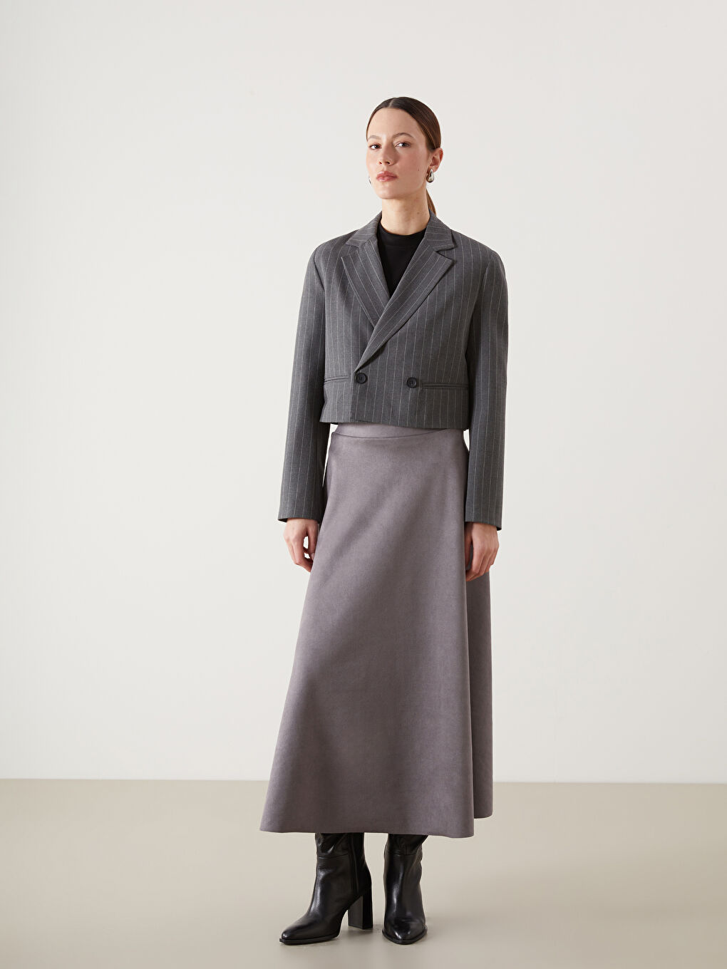 Gri Beli Lastikli Süet Kadın Kloş Etek