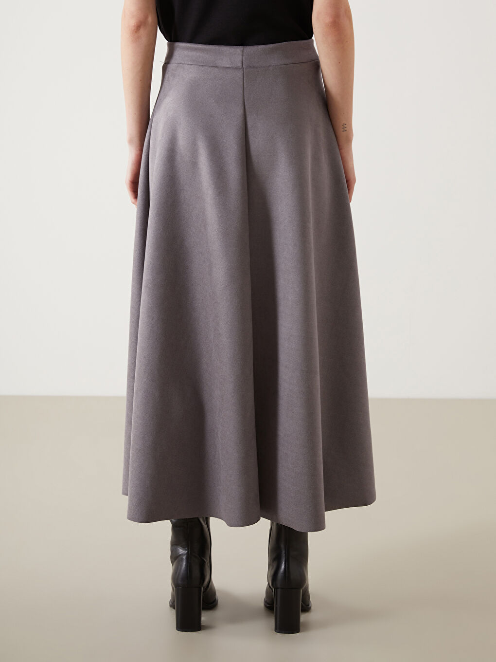 Gri Beli Lastikli Süet Kadın Kloş Etek-3