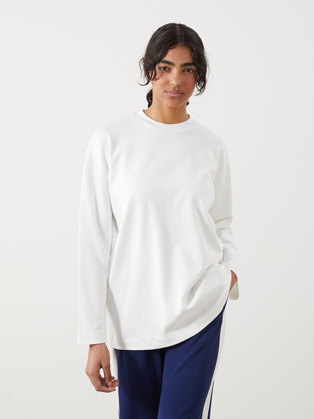 Beyaz Dik Yaka Oversize Kadın Sweatshirt Tunik