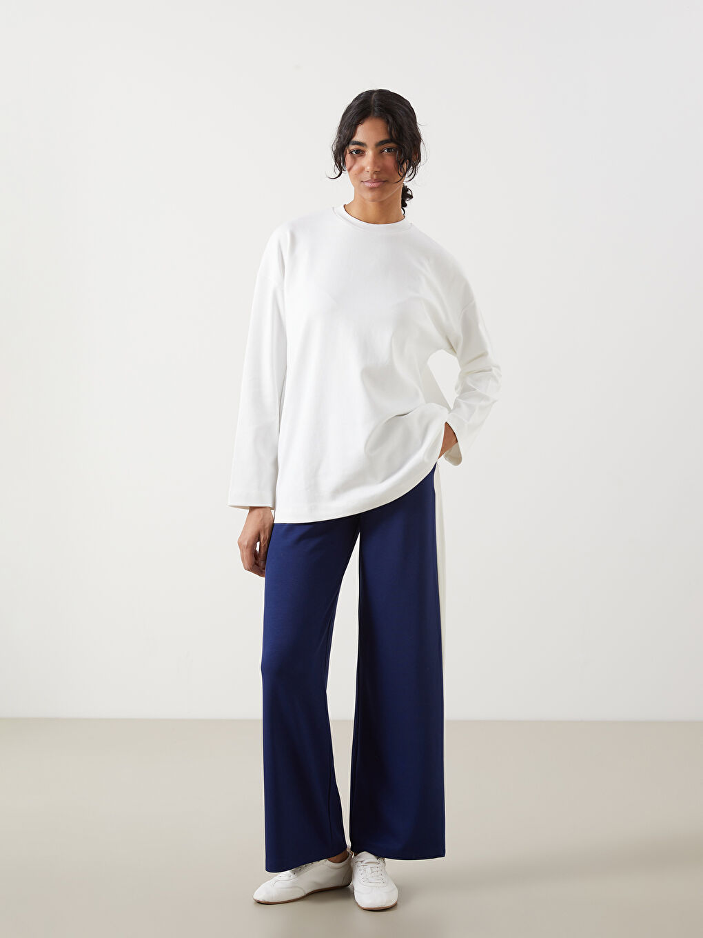 Beyaz Dik Yaka Oversize Kadın Sweatshirt Tunik-1