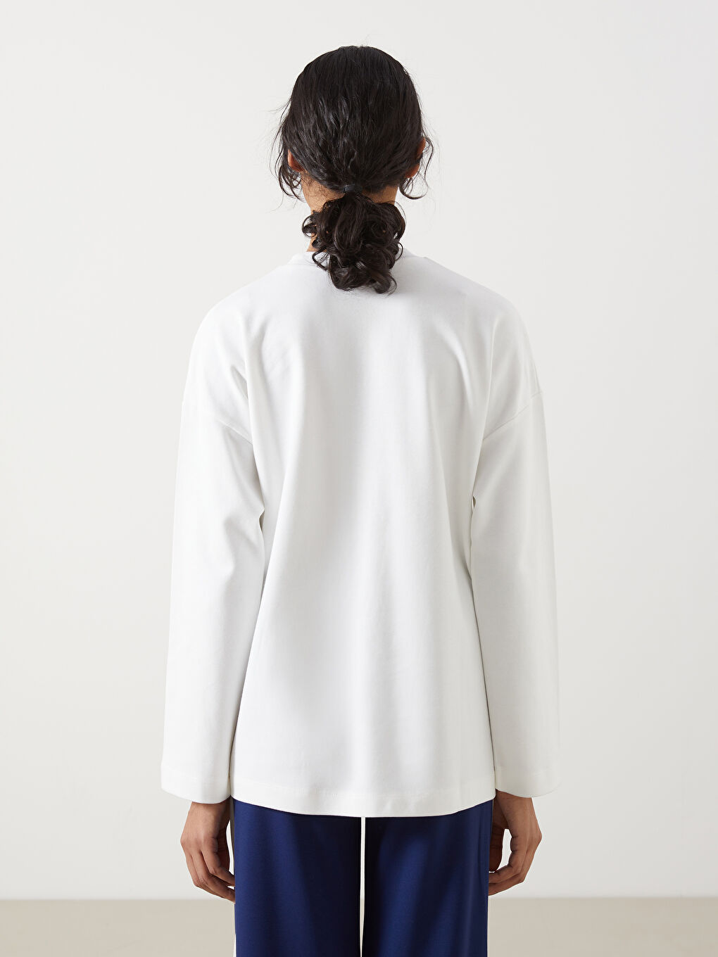 Beyaz Dik Yaka Oversize Kadın Sweatshirt Tunik-3