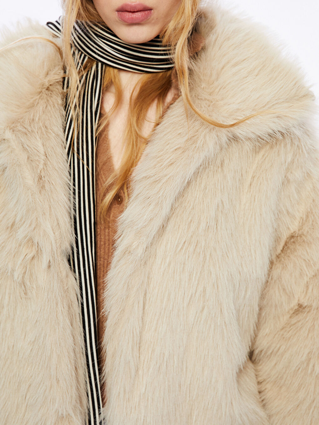 Bej Ceket Yaka Kadın Kürk Kaban-2