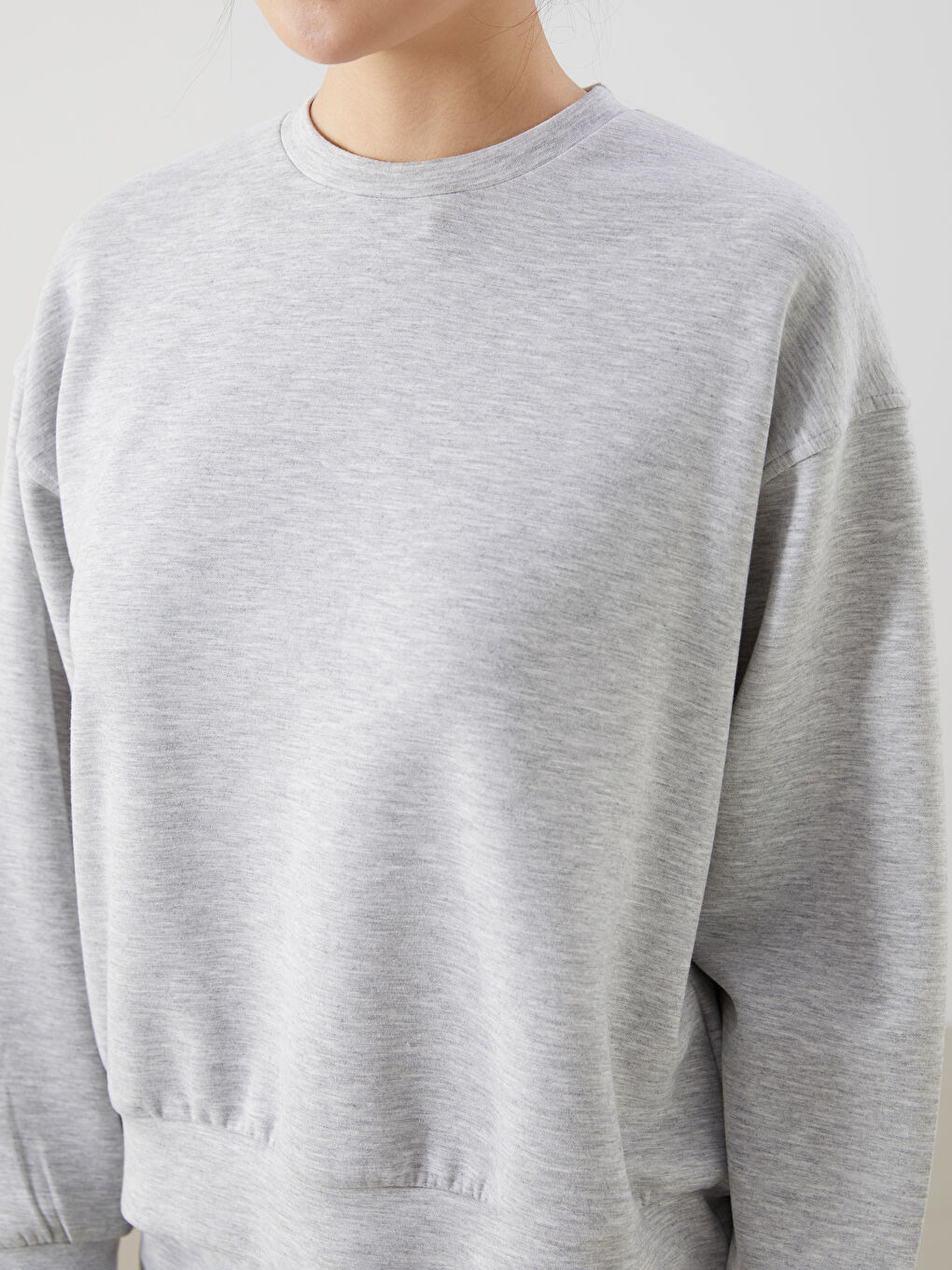 Gri Bisiklet Yaka Oversize Kadın Sweatshirt-2