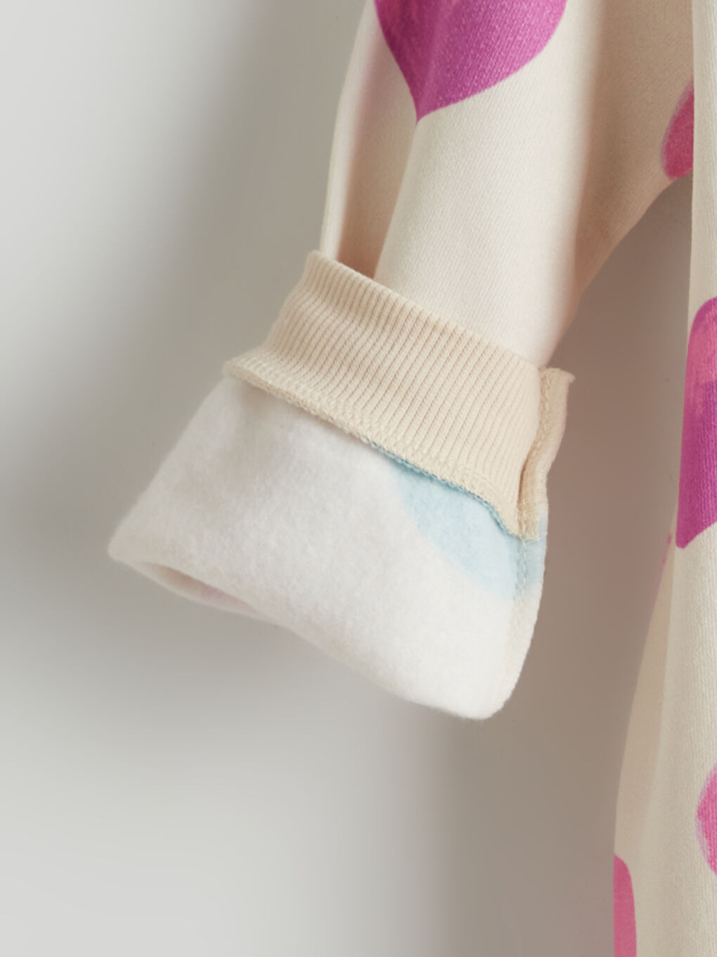 Ekru Bisiklet Yaka Kalp Baskılı Kız Çocuk Sweatshirt-1