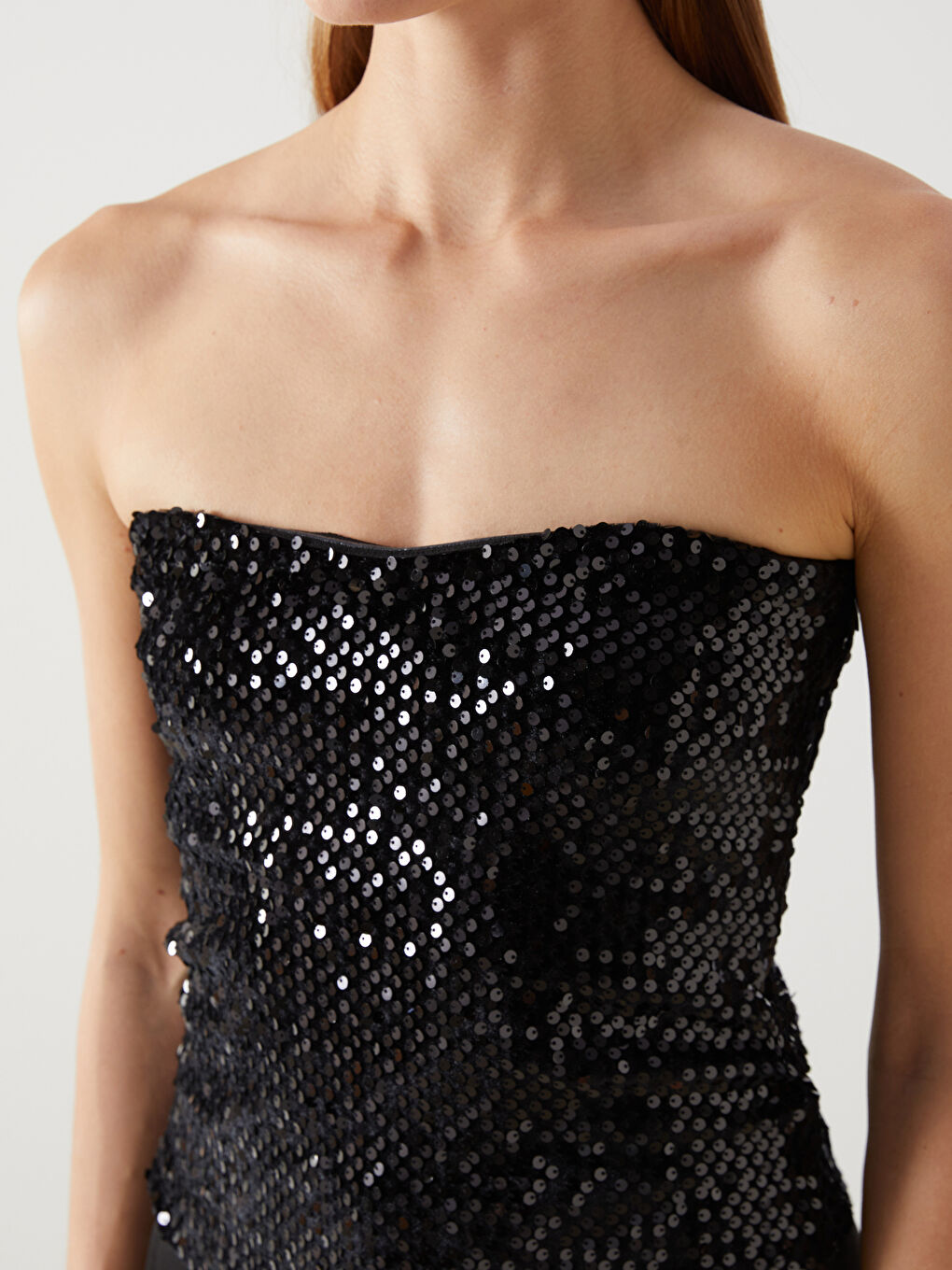 Siyah Straplez Yaka Payetli Kadın Bluz-2