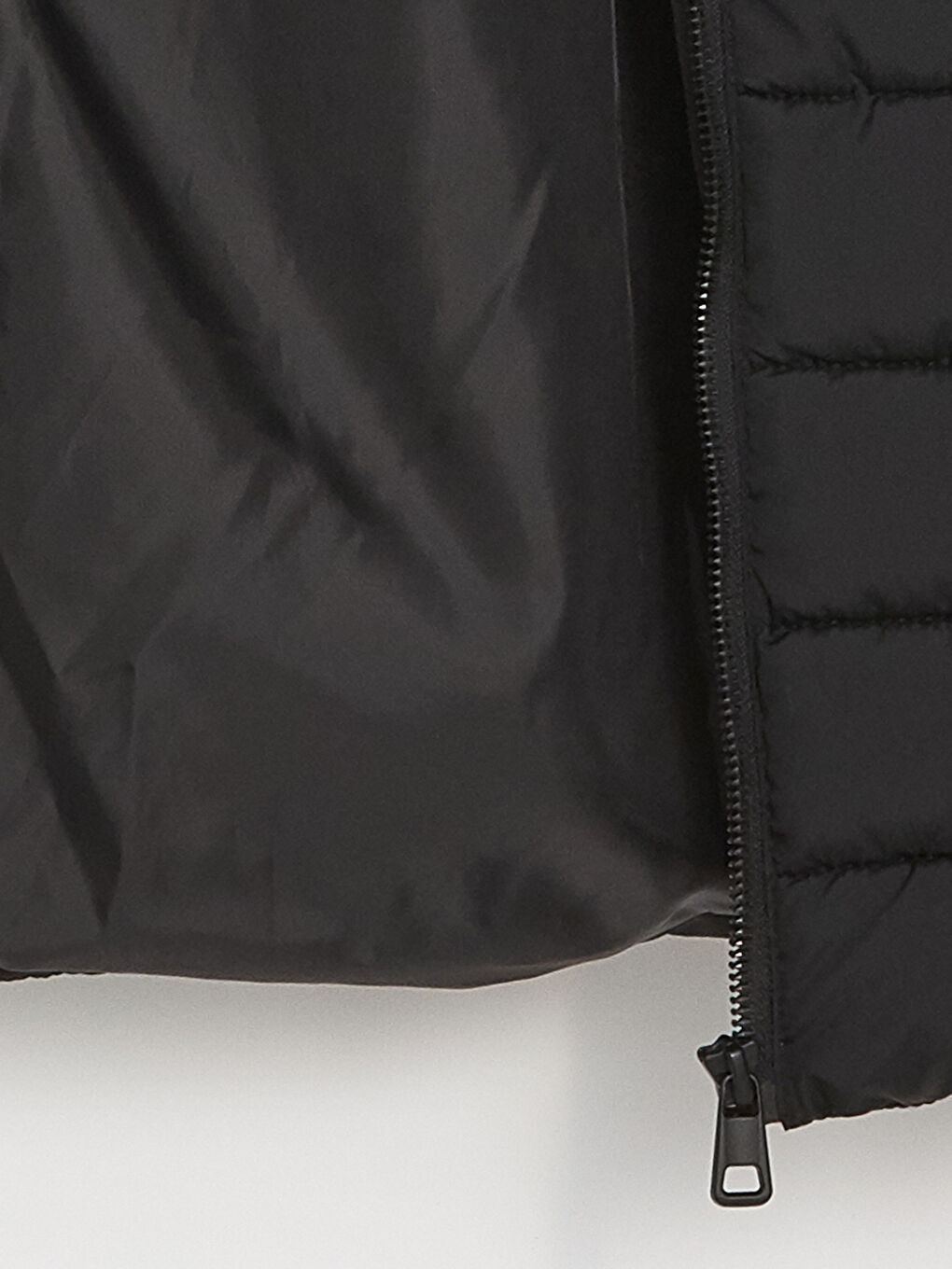 Siyah Kapüşonlu Kadın Şişme Mont-9