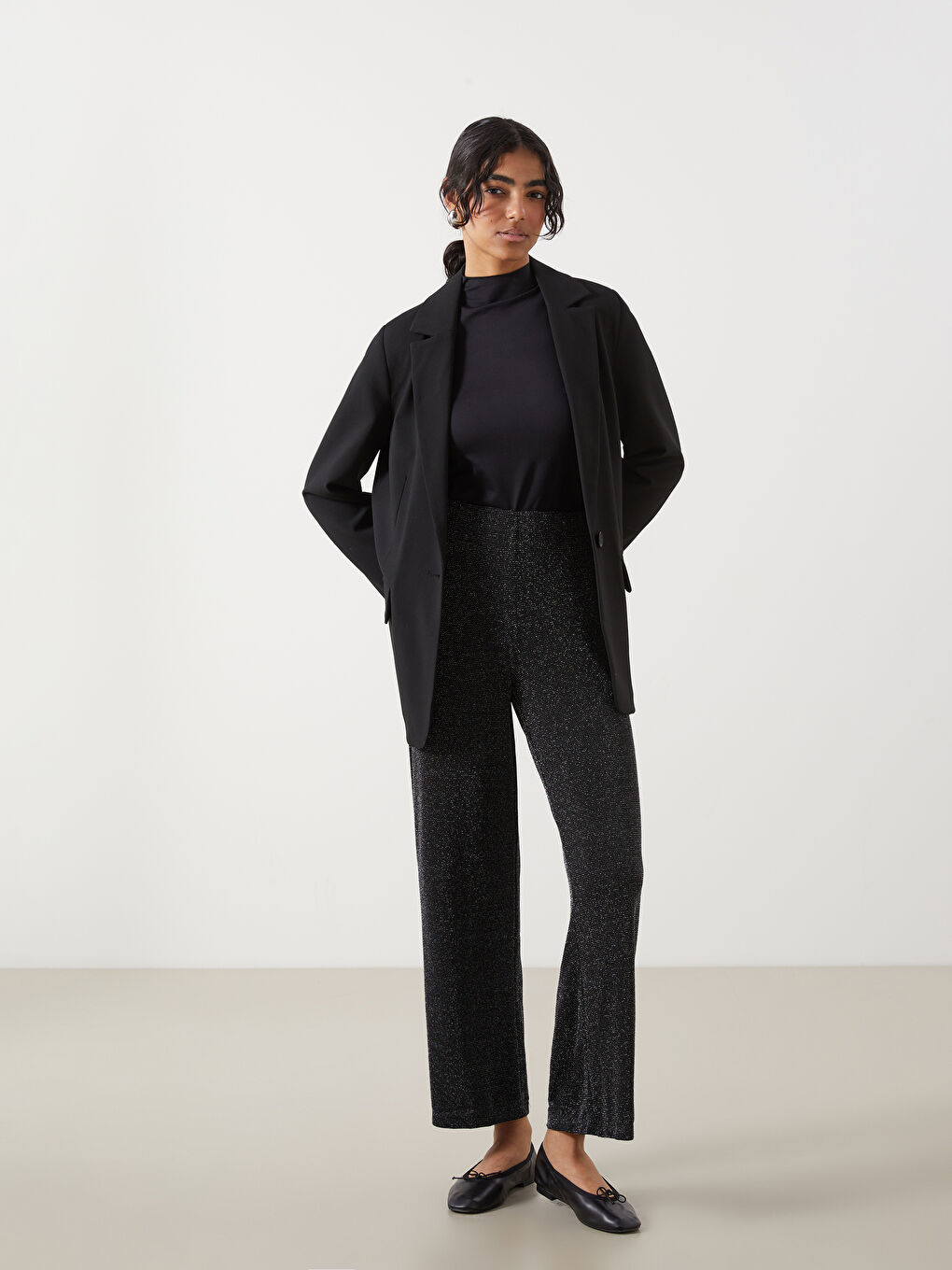 Siyah Standart Fit Parlak Görünümlü Kadın Pantolon