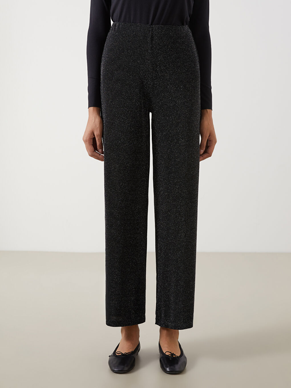 Siyah Standart Fit Parlak Görünümlü Kadın Pantolon-1