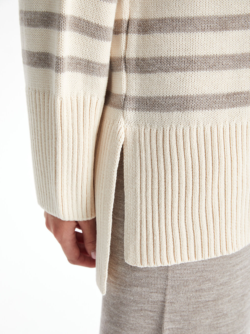 بلوز گەردەنبەند خەتخەت ئۆڤەرسایز تریکۆ ژنان-5