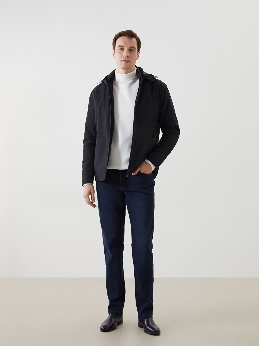 Siyah Standart Kalıp Kapüşonlu Erkek Mont-1