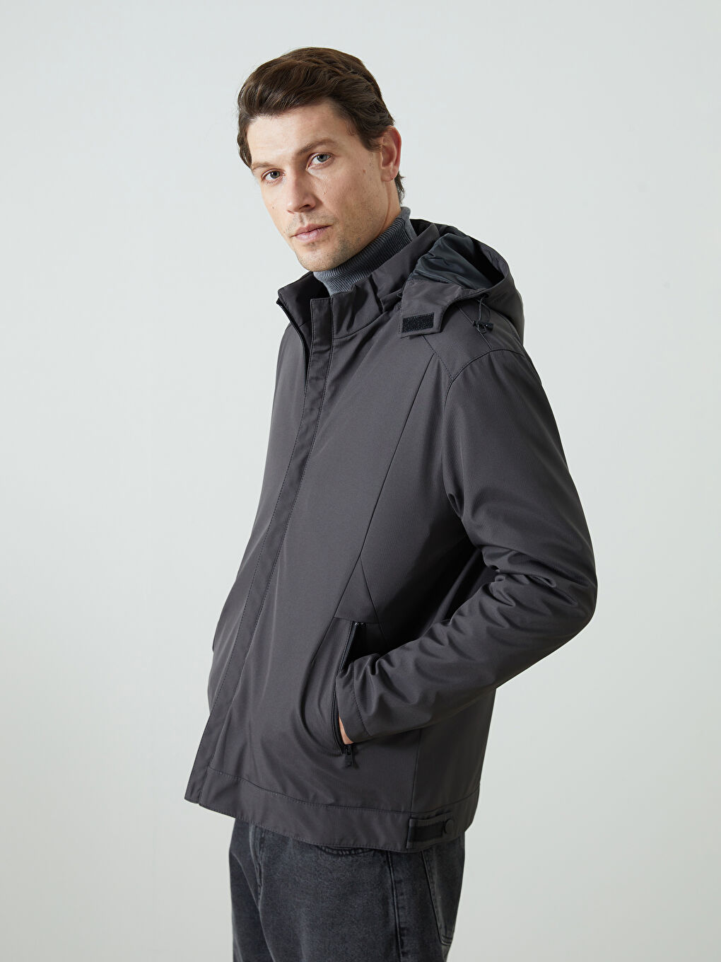 Gri Standart Kalıp Kapüşonlu Erkek Mont