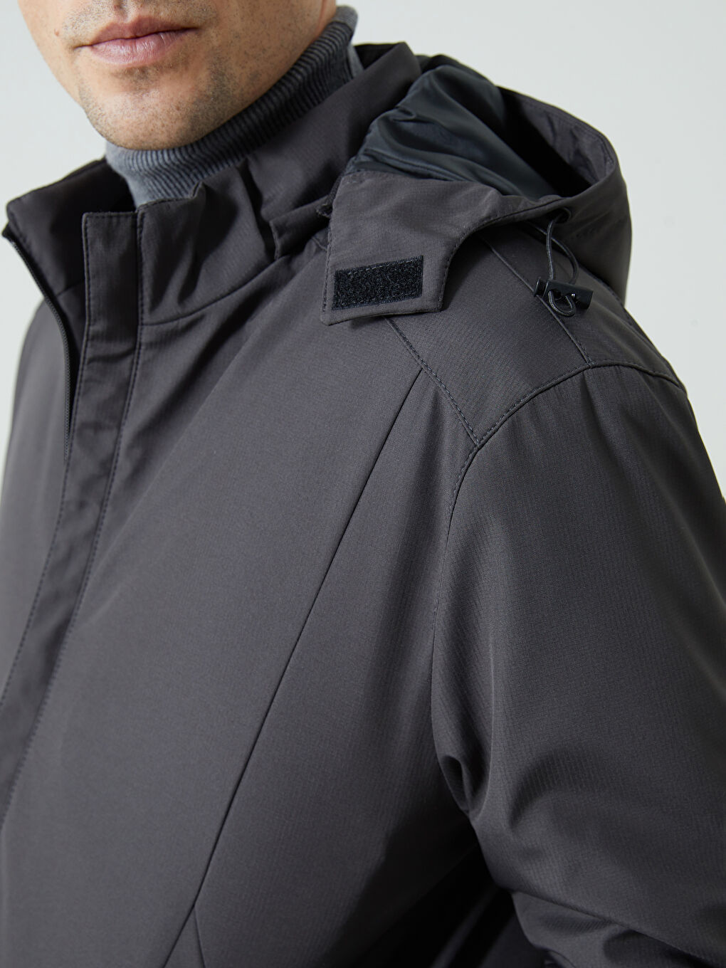 Gri Standart Kalıp Kapüşonlu Erkek Mont-2