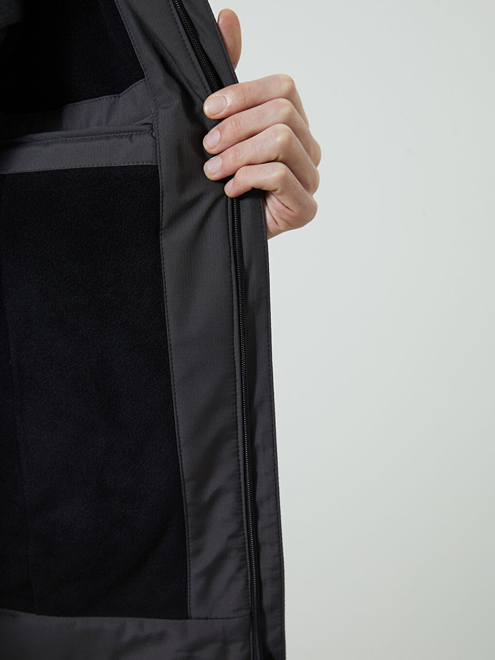 Gri Standart Kalıp Kapüşonlu Erkek Mont-3