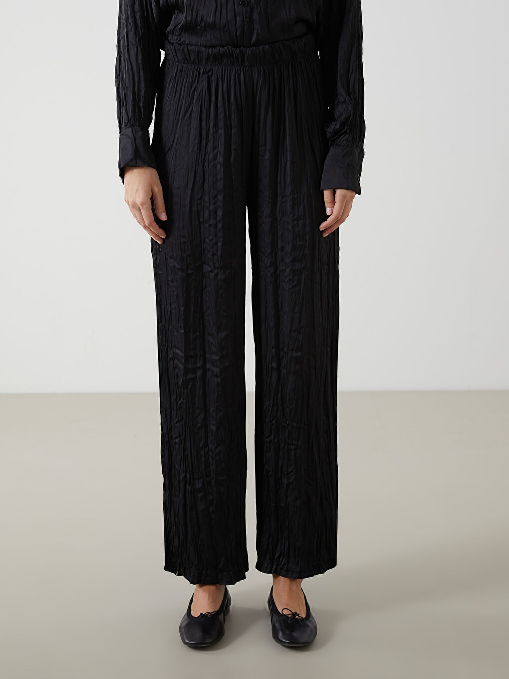 Siyah Beli Lastikli Geniş Paça Kadın Pantolon-1