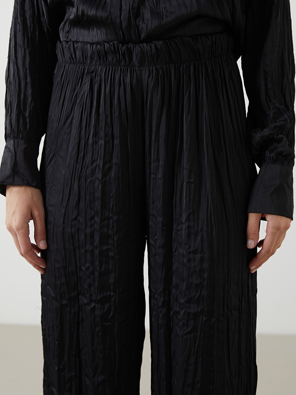 Siyah Beli Lastikli Geniş Paça Kadın Pantolon-2