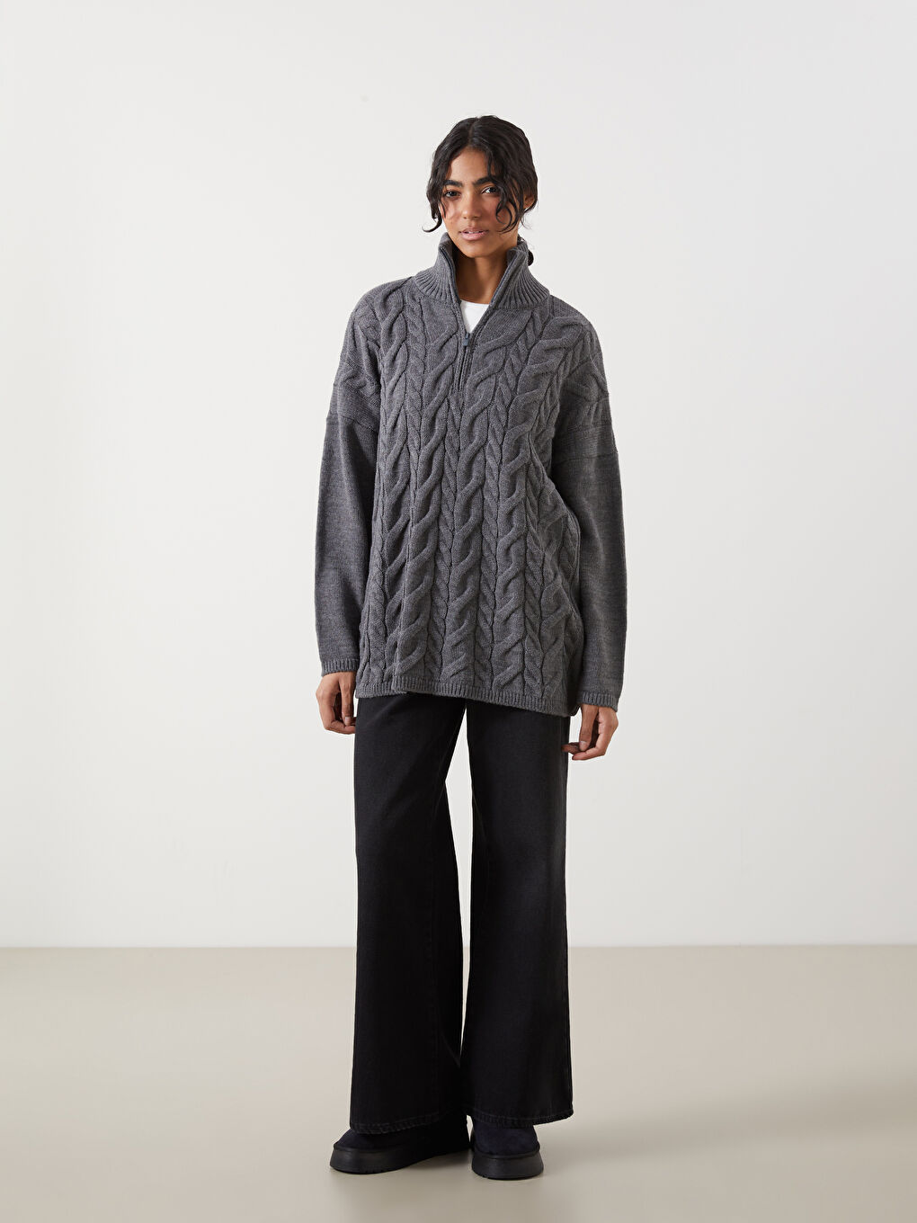 Gri Bisiklet Yaka Kendinden Desenli Oversize Kadın Triko Tunik-1