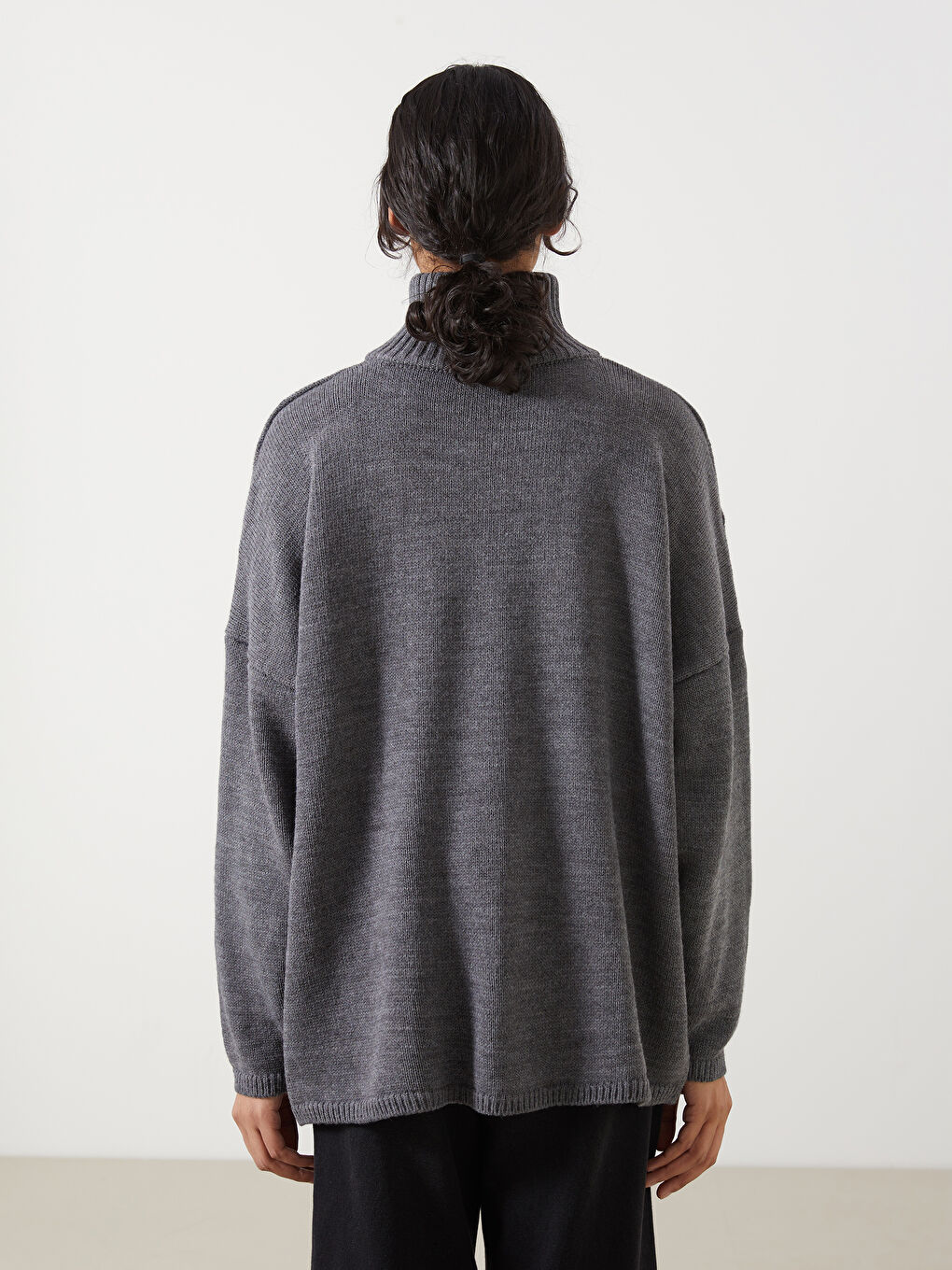 Gri Bisiklet Yaka Kendinden Desenli Oversize Kadın Triko Tunik-3